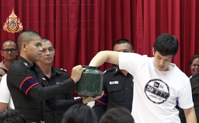 แฟนคลับเฮลั่น! “เจมส์ มาร์” รอดทหาร หลังจับได้ใบดำ