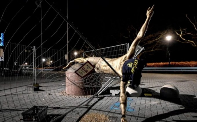 รูปปั้น “ซลาตัน” ถูกรื้อถอนแล้วหลังโดนพังยับ