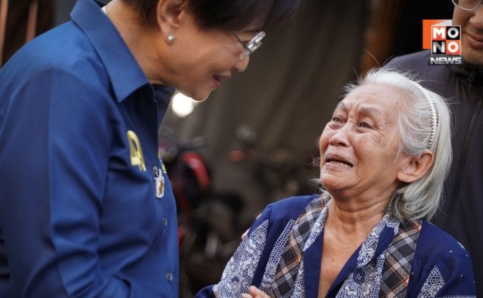  “ดร.คุณหญิงกัลยา” ลงพื้นที่เยาวราช พบแม่ค้าวัย 78 ปีโผกอดน้ำตาคลอ ขอให้เป็นตัวแทนเข้าไปทำงานในสภาฯ