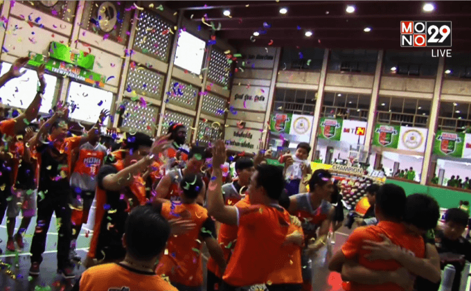โมโนแวมไพร์ แชมป์ ไทยแลนด์บาสเกตบอลลีก 2015