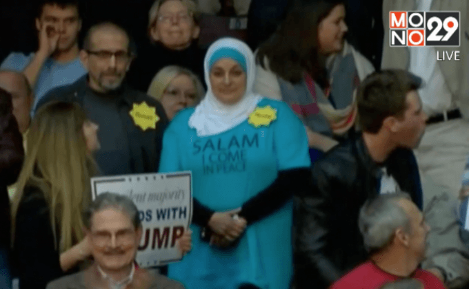 หญิงมุสลิมถูกเชิญตัวออกขณะประท้วง “โดนัลด์ ทรัมป์”