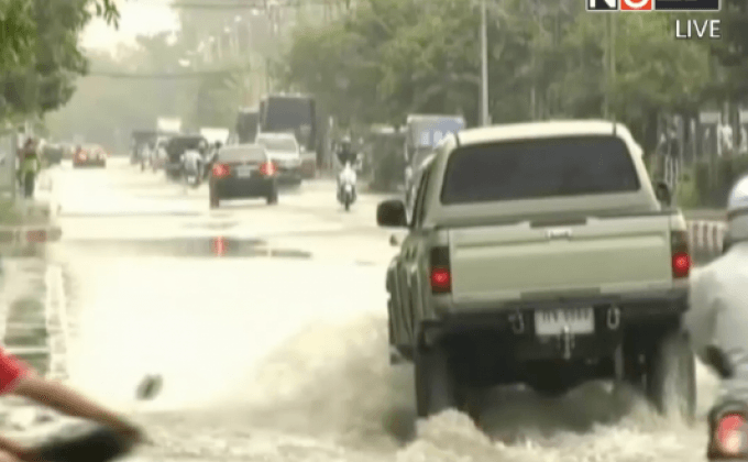 น้ำท่วมนิคมอุตสาหกรรมบางปูลดระดับลง