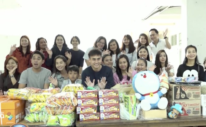 “ต๊ะ พิภู” นำทีมทำบุญเลี้ยงอาหาร ณ โรงเรียนสอนคนตาบอด
