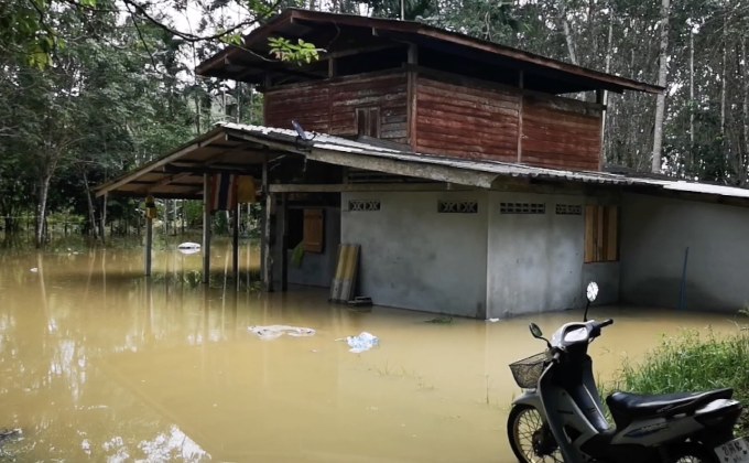 น้ำป่าไหลเข้าท่วม จ.ตรัง