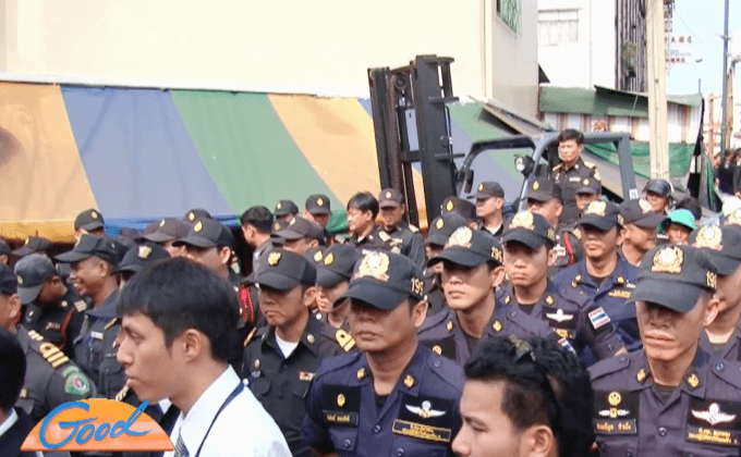 กทม.เข้ารื้อถอนสิ่งปลูกสร้างสะพานเหล็ก