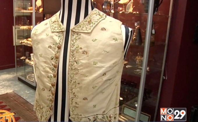 ประมูลเสื้อกั๊ก “เจมส์ คุก”