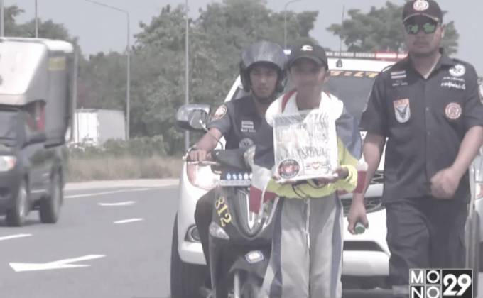 หนุ่มลำพูนเดินเท้าเข้ากทม. เพื่อสักการะพระบรมศพ