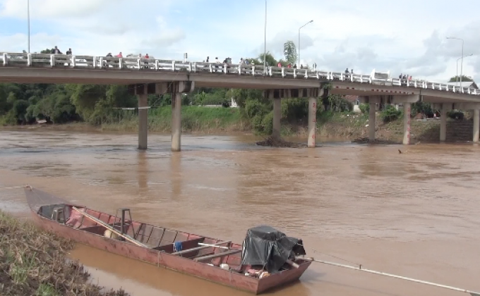 ค้นหาต่อ 3 ฝีพาย ถูกพัดจมหายไปกับแม่น้ำน่าน