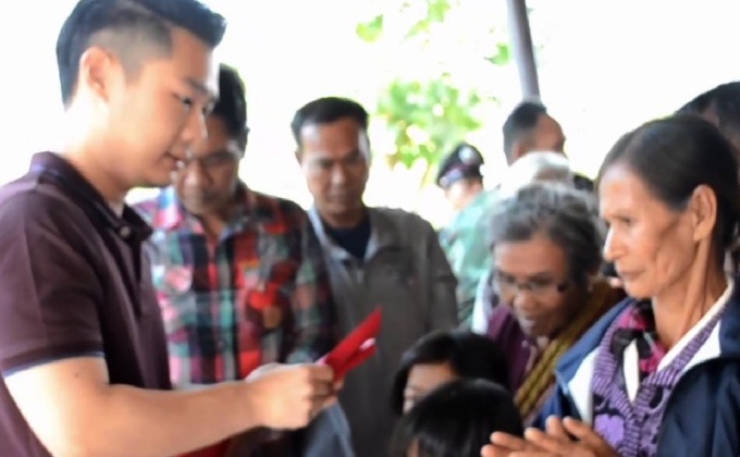 เสี่ยใหญ่เมืองอุดรฯ แจกอั่งเปาตรุษจีนกว่า 2ล้านบาท