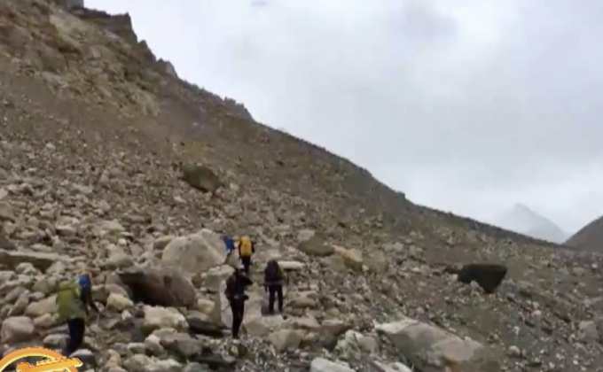 กิจกรรมเก็บขยะลงจากภูเขาในทิเบต