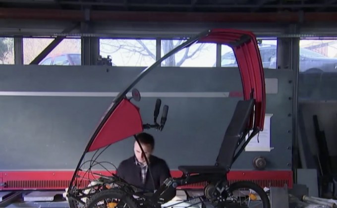 นักประดิษฐ์บอสเนียสร้างรถยนต์ไฟฟ้าพับเก็บได้