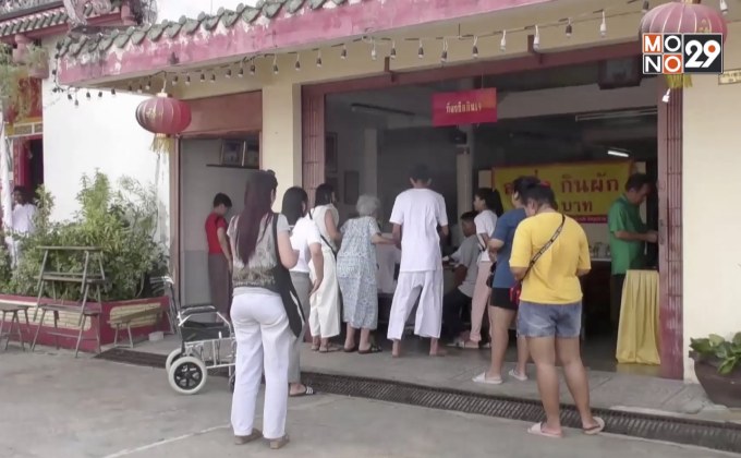 ชาวตรังแห่ลงชื่อผูกปิ่นโตอาหารเจกับศาลเจ้า