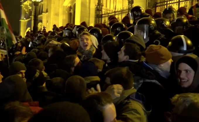 ​ประท้วงกฎหมายแรงงานใหม่ในฮังการี