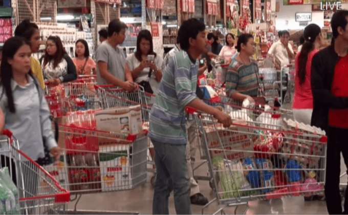 ประชาชนจับจ่ายคึกคักรับนโยบายลดหย่อนภาษี