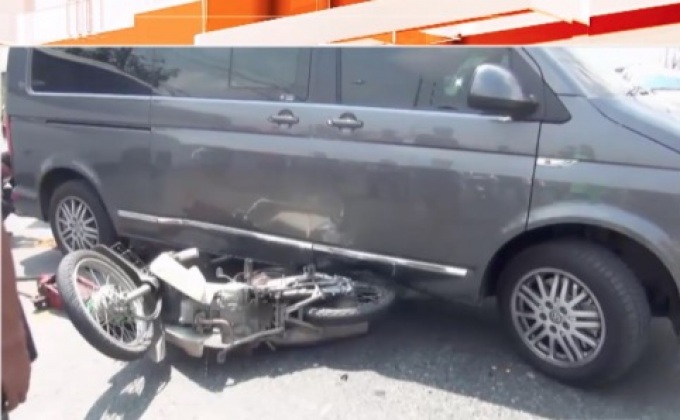 จักรยานยนต์พุ่งชนรถตู้กลับรถกะทันหันเสียชีวิต 1 คน