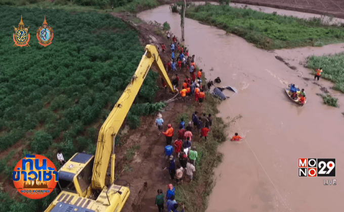 ชายวัย 71 ปี ขับกระบะฝ่าน้ำท่วมถนน ถูกกระแสน้ำพัดดับ