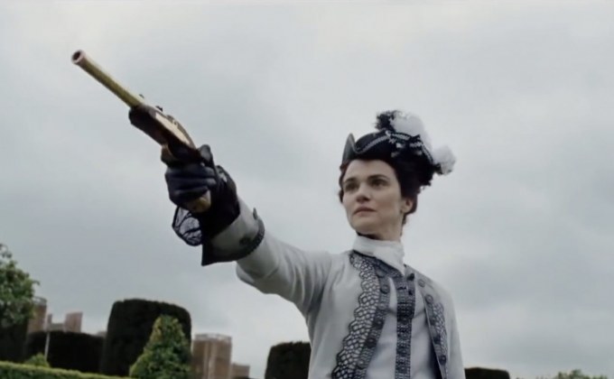 The Favourite หนังฟอร์มรางวัลเรื่องใหม่ “เอ็มม่า สโตน” ประกบ “ราเชล ไวส์”