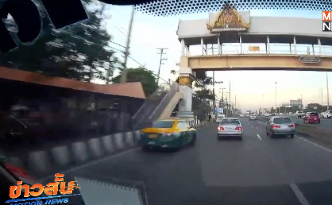 แจ้ง 2 ข้อหาชายขับรถขวางรถฉุกเฉิน