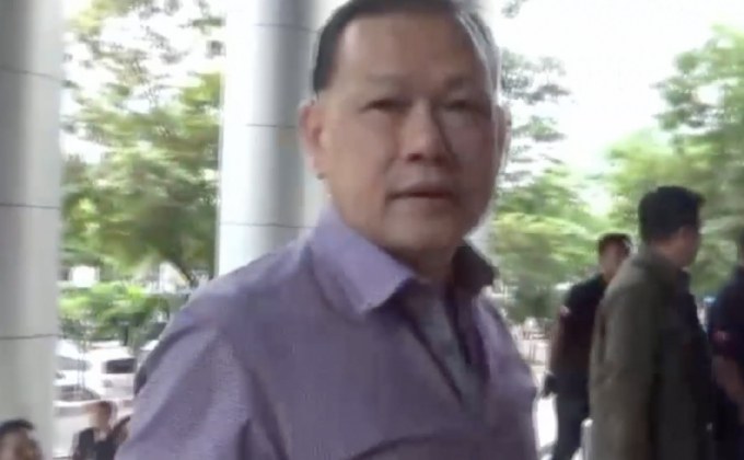 “พ.ต.ท.สันธนะ” พร้อมพวก ขึ้นศาลให้การคดีตลาดใหม่ดอนเมือง