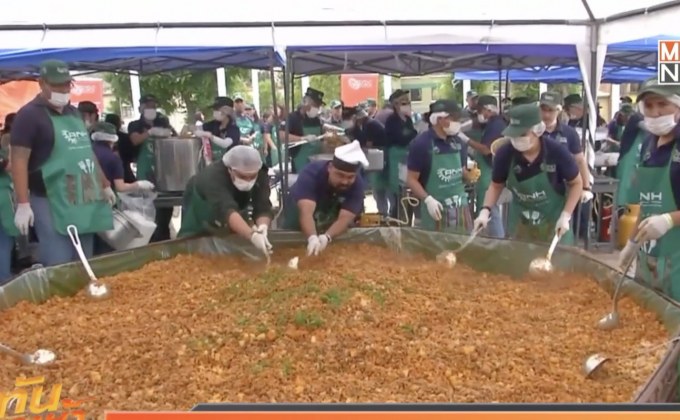 โบลิเวีย ทำอาหารพื้นเมืองหม้อยักษ์ฉลองรับเทศกาล