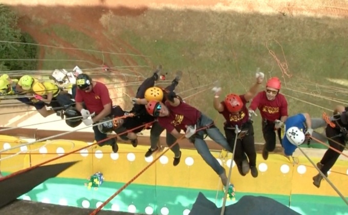 กินอาหารลอยฟ้าสร้างสถิติโลก