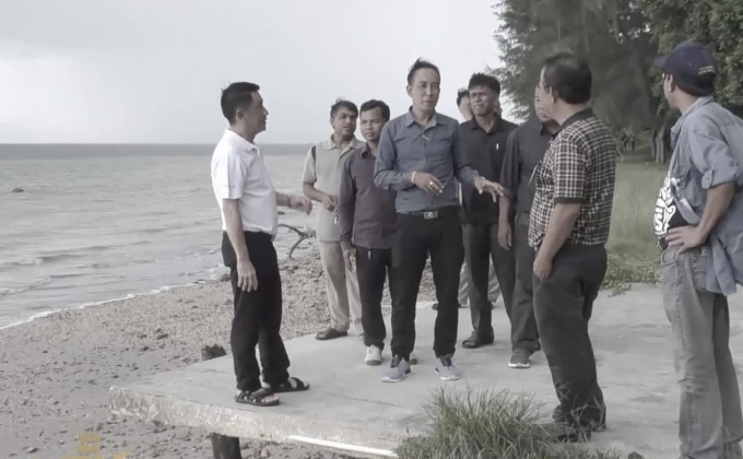 ผู้ว่าฯ ตรัง ลงพื้นที่สำรวจปัญหาคลื่นกัดเซาะชายฝั่ง