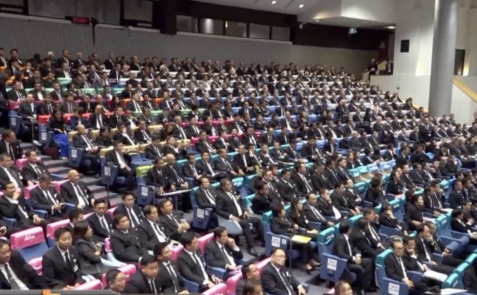 โพลเผยคนส่วนใหญ่เชื่อรัฐบบาลอยู่ไม่ครบ 4 ปี