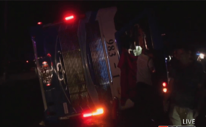 รถทัวร์พลิกคว่ำผู้โดยสารเจ็บหนักที่ จ.ชุมพร