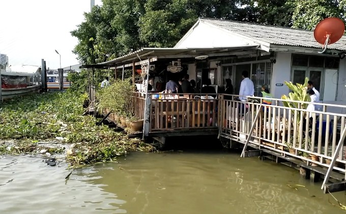 กทม.รื้อถอนบ้านรุกล้ำริมน้ำ