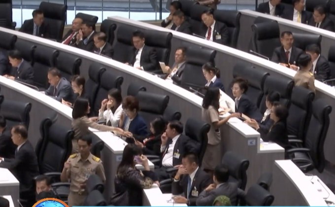 ศาล รธน.ลงมติปมเสียบบัตรบ่ายวันนี้