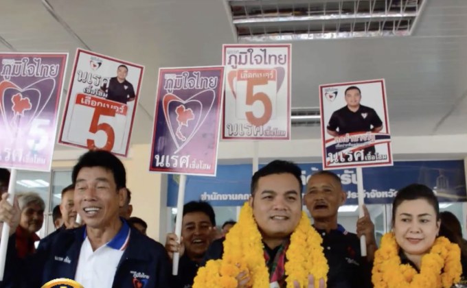 สีสันแต่งชุดขุนศึกโบราณ สมัคร ส.ส.จังหวัดอุตรดิตถ์