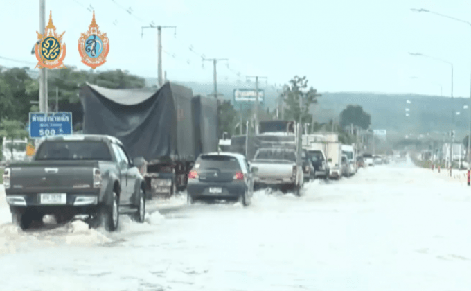 ฝนกระหน่ำท่วมถนนหลายในต่างจังหวัด