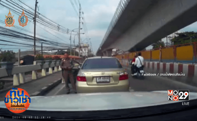 แชร์ว่อน 2 ข้าราชการ ปาดหน้าหาเรื่องกลางถนน