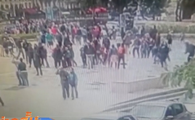 มือค้อนทำร้ายตำรวจปารีสถูกตั้งข้อหาพยายามฆ่า