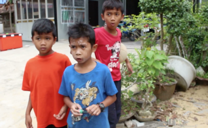 เด็กชายเล่นประทัดพลาดเกิดระเบิดเจ็บสาหัส 2 คน