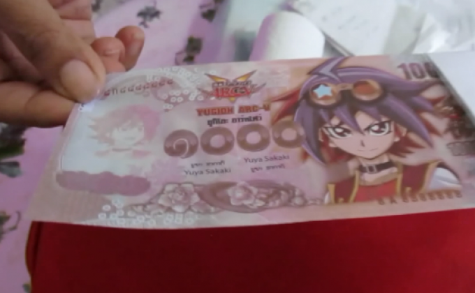 เตือนภัยชายขับรถป้ายแดงใช้แบงค์กาโม่เติมน้ำมัน