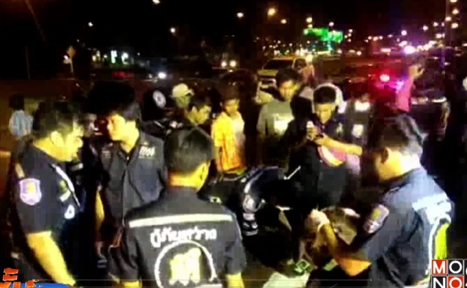 รถบรรทุกพุ่งชนเสาไฟฟ้าคนขับเสียชีวิต