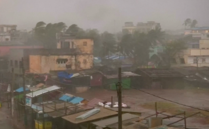 ชาวอินเดีย 300,000 คน อพยพหนีไซโคลน “ติตลี”