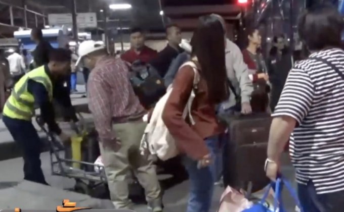 ประชาชนทยอยเดินทางเข้ากรุงเทพฯ