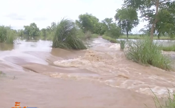 น้ำท่วมตัวเมืองสุโขทัยเริ่มคลี่คลาย