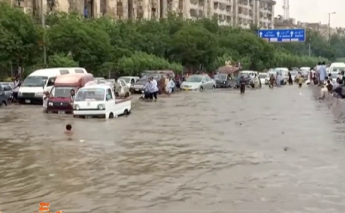 อินเดีย-ปากีสถานเผชิญวิกฤตน้ำท่วม