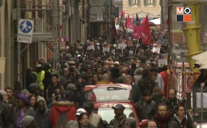 ชาวอิตาลีเดินขบวนต่อต้านการเหยียดเชื้อชาติหลังผู้อพยพถูกยิง