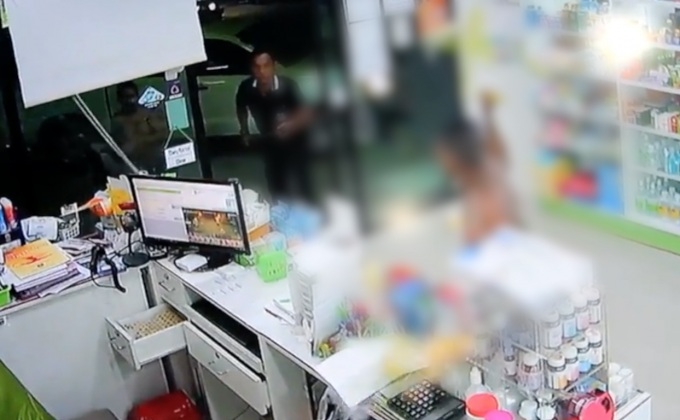 จับชายคลั่งพังร้านค้า-รถยนต์เสียหายย่านนนทบุรี