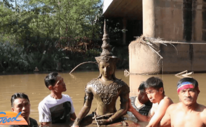 พระพุทธรูป 100 ปีจมใต้น้ำชายแดนไทย-ลาว