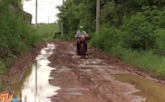 ร้องเรียนถนนเละเป็นทะเลโคลน