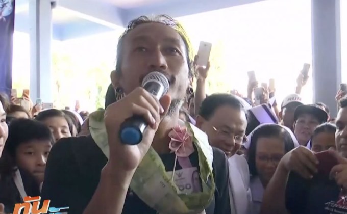 “ตูน บอดี้สแลม” ฮีโร่ขวัญใจคนไทยทั้งประเทศ