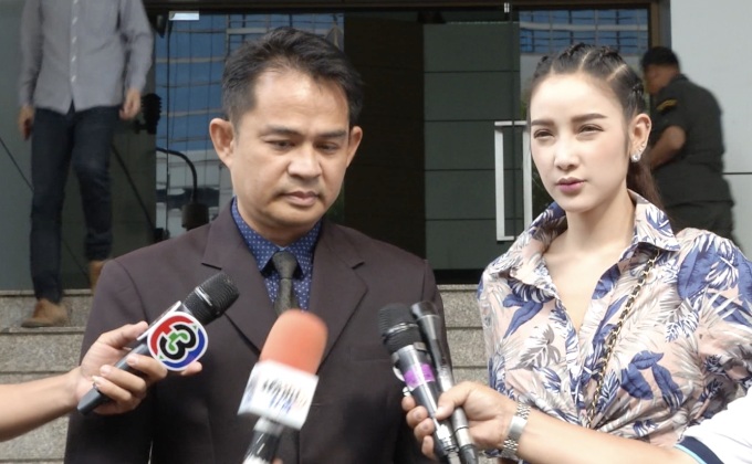 “แพท ณปภา” รายงานตัวระหว่างฝากขังผัดที่ 5