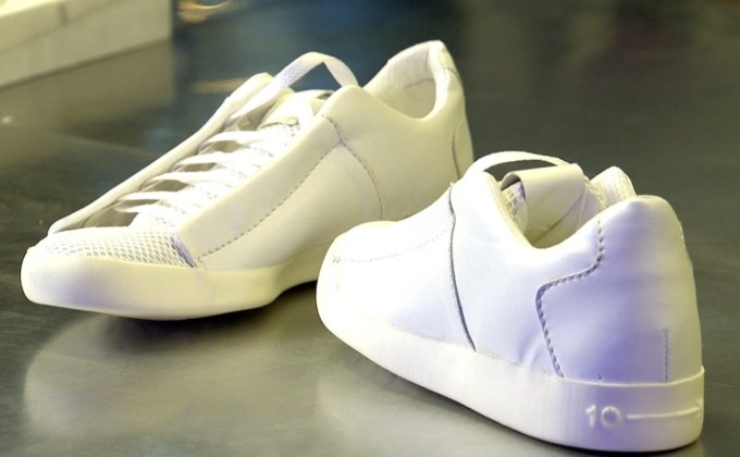 สหรัฐฯ ผลิตรองเท้าจากก๊าซคาร์บอนไดออกไซด์