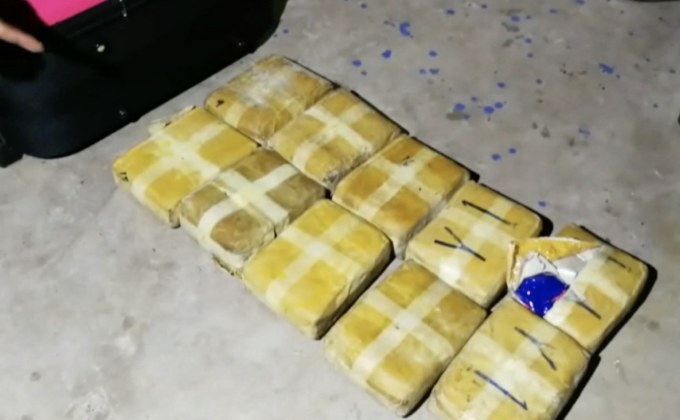 ยาย-หลาน เก็บกระเป๋าได้ พบยาบ้าซุก 4 หมื่นเม็ด