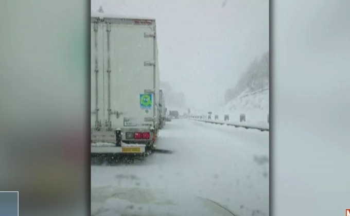 ญี่ปุ่นเผชิญหิมะตกหนัก รถติด 250 คัน